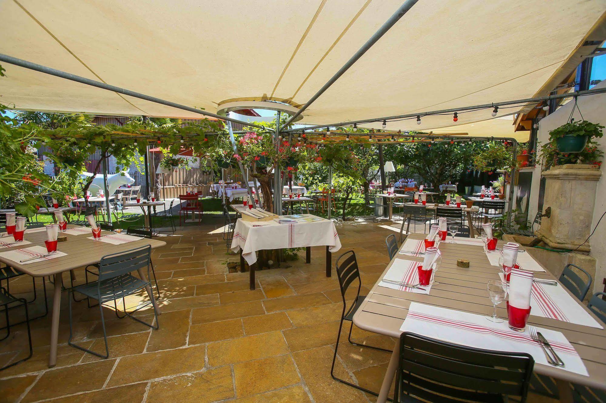 Hotel-Restaurant Le Resinier Le Barp Exteriér fotografie