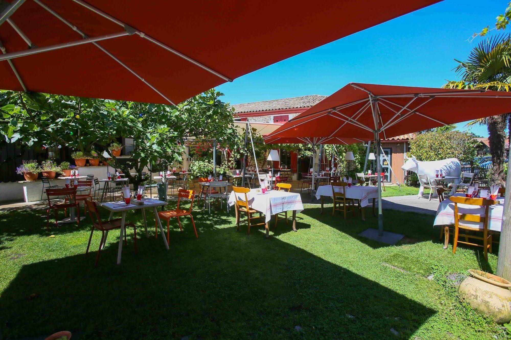 Hotel-Restaurant Le Resinier Le Barp Exteriér fotografie